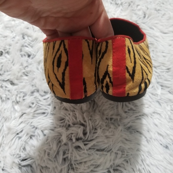 BCBGeneration loafers with black pattern sz 8 - Picture 3 of 6